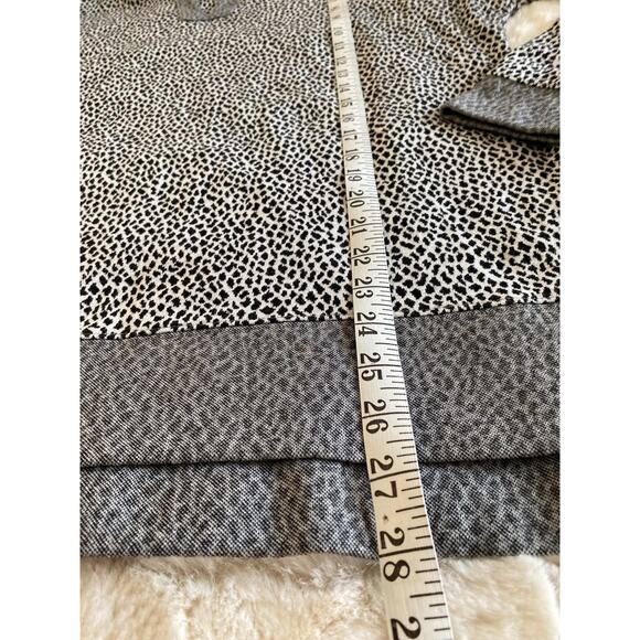 Liz Claiborne Sport Black White Animal Print V-Nitch Pullover Sweatshirt Sz L‎ - Picture 7 of 8